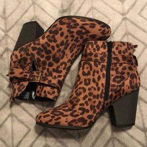 Time and Tru booties